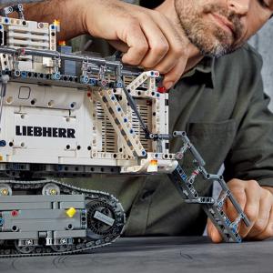 LEGO Technic Koparka Liebherr R 9800 (42100) 13