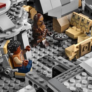 LEGO Star Wars Sokół Millennium (75257) 5