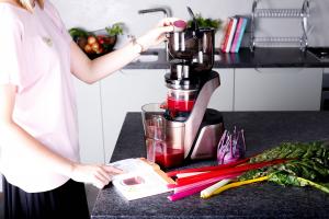 Wyciskarka wolnoobrotowa 4Swiss Swan BM105 Rose Gold 5