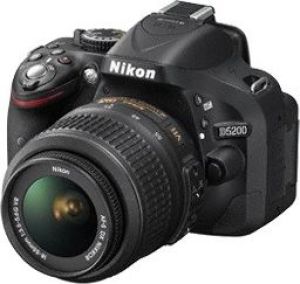 Lustrzanka Nikon D5200 KIT + 18-55 VR II (VBA350K007) 1
