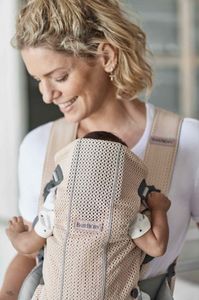 BabyBjorn BABYBJORN MINI 3D Mesh – nosidełko, Perłowy Różowy 3