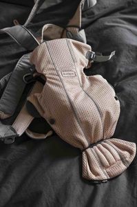 BabyBjorn BABYBJORN MINI 3D Mesh – nosidełko, Perłowy Różowy 5