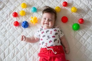 MomsCare Piłeczki sensoryczne 3 sztuki w pudełku 4