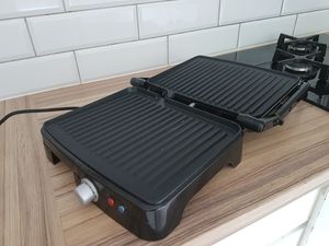 Grill elektryczny Vivax Toster z grillem Vivax SM-1800 Czarny 13