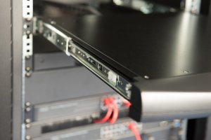 Konsola KVM Digitus Assmann 17IN VGA TFT CONSOLE. 1-PORT/GERMAN KEYBOARD LAYOUT IN 3