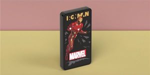 Powerbank Tribe Podświetlany Marvel Iron Man 6000 mAh Czerwono-czarny  (PBW31600) 3