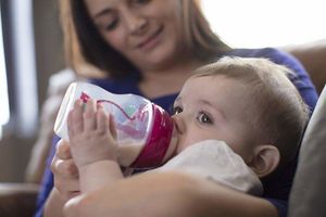 Tommee Tippee Butelka Antykolkowa Advanced Dekorowana 3m+ 260ml (42257675) 4