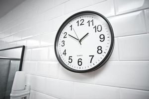 Upominkarnia zegar wsteczny cofający czas uniwersalny 2