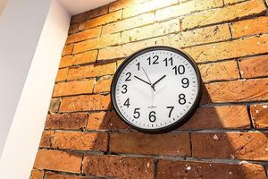 Upominkarnia zegar wsteczny cofający czas uniwersalny 3