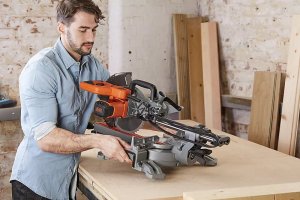 Ukośnica Black&Decker BES700 1600 W 216 mm 2