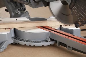 Ukośnica Black&Decker BES700 1600 W 216 mm 6