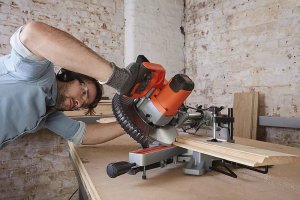 Ukośnica Black&Decker BES700 1600 W 216 mm 9