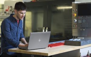 Laptop HP HP ZBook 17 G5 i5-8400H NVIDIA Quadro P2000 W10Pro 7