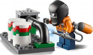 LEGO City Helikopter strażacki leci na ratunek (60248) 6