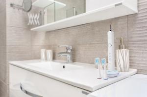 Szczoteczka Eldom Sonic SD200B Biała 7