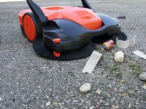 Haaga 677 ZAMIATARKA ELEKTRYCZNA AKUMULATOROWA RĘCZNA PROWADZONA URZĄDZENIE SPRZĄTAJĄCE Z SYSTEMEM TURBO 77cm 2