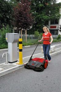 Haaga 697 ZAMIATARKA ELEKTRYCZNA AKUMULATOROWA RĘCZNA PROWADZONA URZĄDZENIE SPRZĄTAJĄCE Z SYSTEMEM TURBO 97cm OO-OTHHA697 11