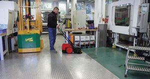 Haaga 697 ZAMIATARKA ELEKTRYCZNA AKUMULATOROWA RĘCZNA PROWADZONA URZĄDZENIE SPRZĄTAJĄCE Z SYSTEMEM TURBO 97cm OO-OTHHA697 5