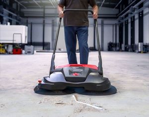 Haaga 697 ZAMIATARKA ELEKTRYCZNA AKUMULATOROWA RĘCZNA PROWADZONA URZĄDZENIE SPRZĄTAJĄCE Z SYSTEMEM TURBO 97cm OO-OTHHA697 7