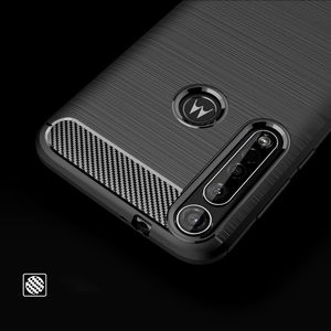 Hurtel Carbon Case elastyczne etui pokrowiec Motorola One Macro czarny uniwersalny 5