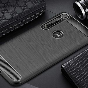 Hurtel Carbon Case elastyczne etui pokrowiec Motorola One Macro czarny uniwersalny 7