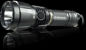 Latarka MacTronic Latarka ręczna, Blitz K3, 3000lm, ładowalna, zestaw (akumulator, zasilacz AC 230V, pasek na rękę), walizka 4