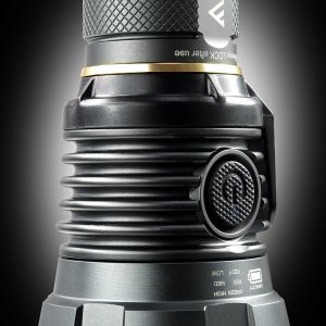 Latarka MacTronic Latarka ręczna, Blitz K3, 3000lm, ładowalna, zestaw (akumulator, zasilacz AC 230V, pasek na rękę), walizka 7