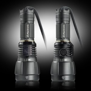 Latarka MacTronic Latarka ręczna, Blitz K3, 3000lm, ładowalna, zestaw (akumulator, zasilacz AC 230V, pasek na rękę), walizka 8