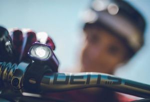 Lezyne Lampka przednia LED Hecto Drive 500 lumenów czarna (307704) 4