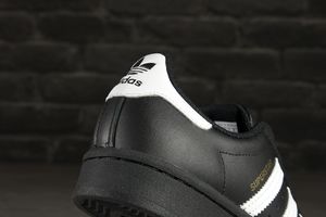 Adidas Buty dziecięce Superstar J czarne r. 38.5 (EF5398) 3