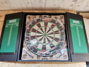 Best Sporting Elektroniczna tarcza do gry w rzutki BRISTOL na baterie dla max 8 graczy Wyświetlacz LED efekty dźwiękowe BEST Sporting 862086 3