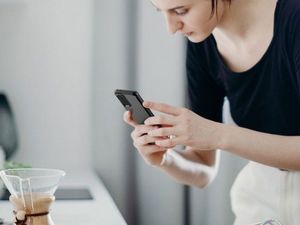 Ringke Etui Fusion do Samsung Galaxy S20 czarne 7