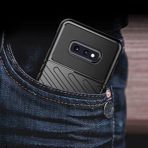Hurtel Thunder Case elastyczne pancerne etui pokrowiec Samsung Galaxy S10e czarny uniwersalny 10