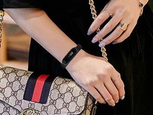 Alogy Skórzany pasek Alogy leather band do Xiaomi Mi Ban 3/ 4 czarny uniwersalny 5