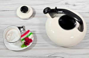 Forchetto Czajnik emaliowany Forchetto Luna 2,5l kremowy uniwersalny 3