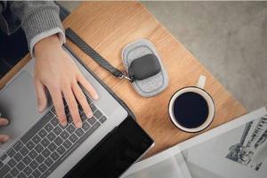 Moshi Etui ochronne Pebbo do AirPods Pro czarne 4