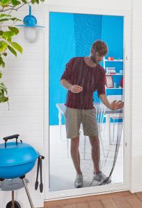 Tesa moskitiera na drzwi balkonowe 1,20x2,50m czarna (55910-00021-00) 9