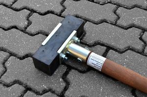 AWTools Młotek brukarski rączka drewniana 2,5kg  (AW31762) 3