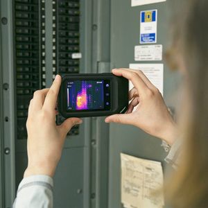 Flir Systems \Kompaktowa kamera termowizyjna z poprawą obrazu w czasie rzeczywistym 6