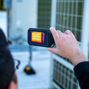 Flir Systems \Kompaktowa kamera termowizyjna z poprawą obrazu w czasie rzeczywistym 7