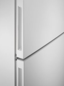 Lodówka Electrolux LNC7ME32W2 5