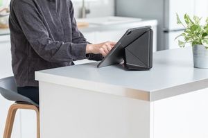 Etui na tablet Moshi Moshi VersaCover - Etui origami iPad Pro 11 (2020/2018) z ładowaniem Apple Pencil (Charcoal Black) uniwersalny 8