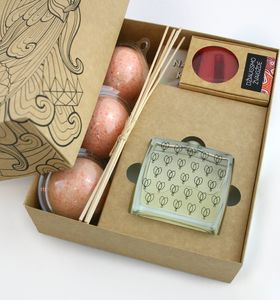Aromika Namų kvapų rinkinys Aromika Džiaugsmo žvaigždė: namų kvapai su lazdelėmis 100 ml + vonios bumbulai 3 vnt + kvapusis muilas 100 g 1