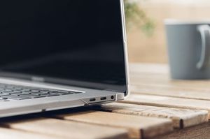 Etui Moshi iGlaze 16" Przezroczysty 11