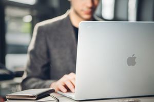 Etui Moshi iGlaze 16" Przezroczysty 8