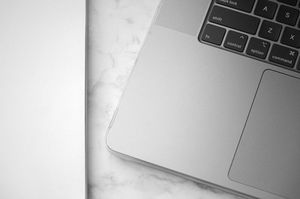 Etui Moshi iGlaze 16" Przezroczysty 10