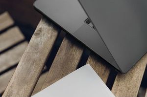 Etui Moshi iGlaze 16" Czarny 10