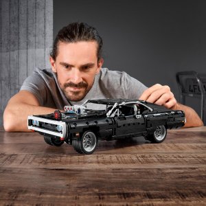 LEGO Technic Dom's Dodge Charger (42111) 2