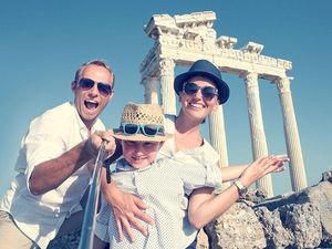 Selfie stick Spigen Spigen Selfie stick kijek uchwyt do telefonu lampka LED S550W Angel Ring White uniwersalny 7