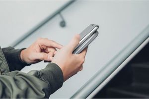 Powerbank Moshi Moshi Porto Q Wireless Portable Battery - Power Bank 5000 mAh z ładowaniem indukcyjnym Qi do iPhone i Android, 5 W (Nordic Gray) 6